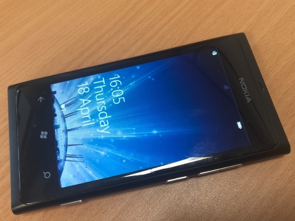 Nokia Lumia 800 – 16 GB – Schwarz (entsperrt) Windows 7.8 Smartphone