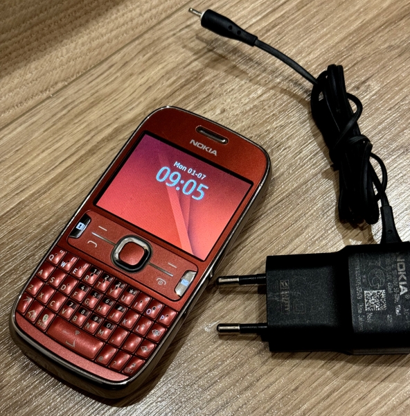 Nokia Asha 302 – (entsperrt) Smartphone rot