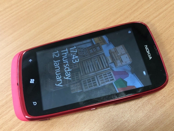 Nokia Lumia 610 – Magenta – 8GB (entsperrt) Windows 7.5 Smartphone
