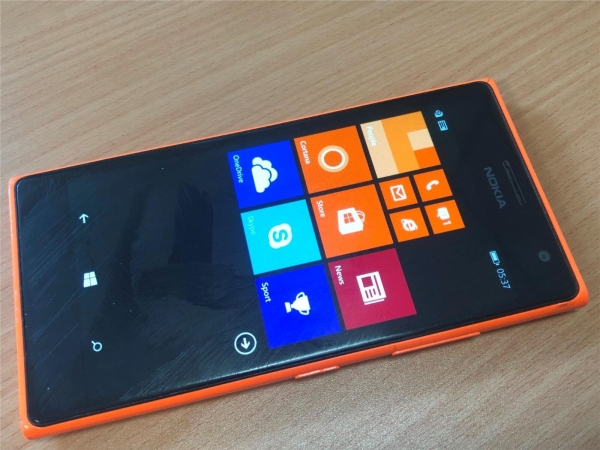 Nokia Lumia 735 – 8GB – orange (entsperrt) Microsoft Windows 8.1 Smartphone