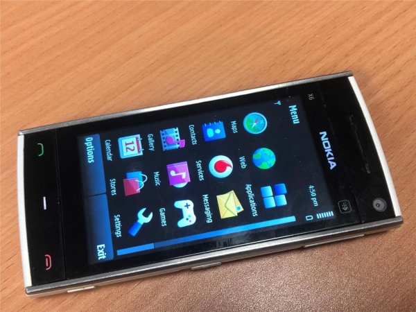 Nokia X6 (2010) RM-559 – 16GB weiß (entsperrt) Smartphone Handy