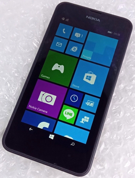 Nokia Lumia 630, 4,5″ Display Smartphone – 512 MB RAM, 8 GB Speicher
