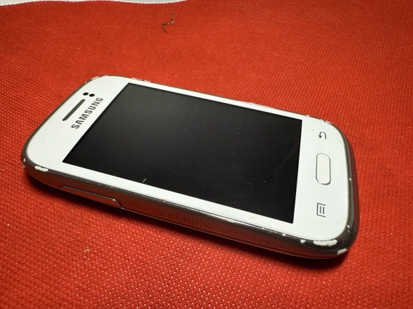 Samsung Galaxy Young GT-S6310N – 4GB – Smartphone weiß (entsperrt)