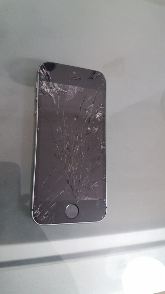 Apple iPhone 5s – ANSTÄNDIGER ZUSTAND – kann nicht getestet werden – kein Strom – ANGEBOT MACHEN!!