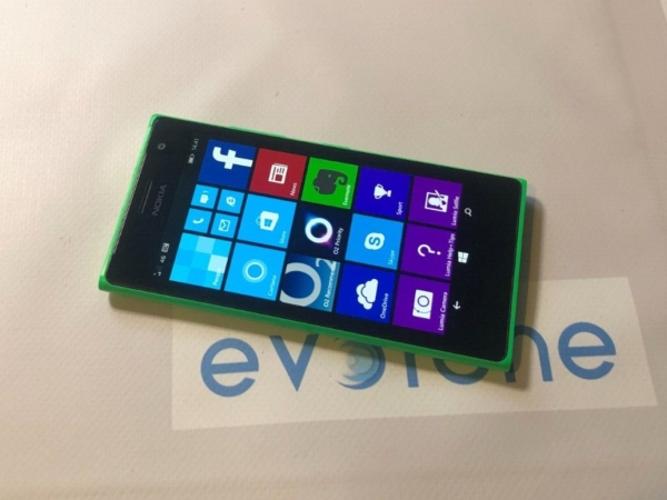 Nokia Lumia 735 Smartphone, grün, 8GB, 02 & Tesco Networks – 4G