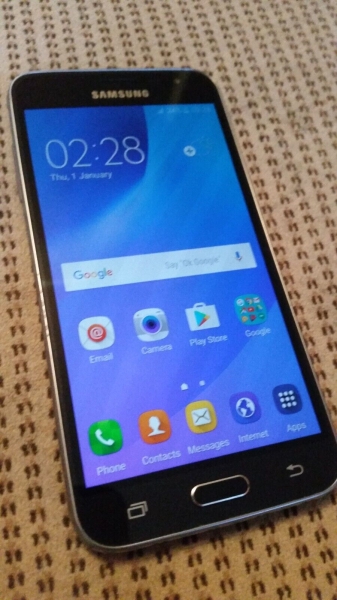 Samsung Galaxy J3 2016 SM-J320FN schwarz entsperrt Android Smartphone Sehr guter Zustand
