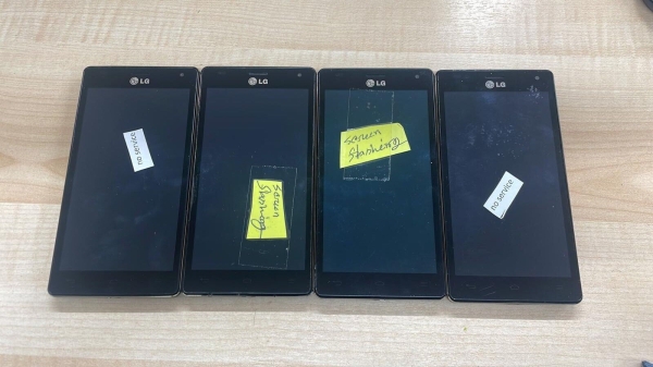 Restposten X4 LG Optimus P880 16GB schwarz Smartphone defekt für Ersatzteile & Reparaturen