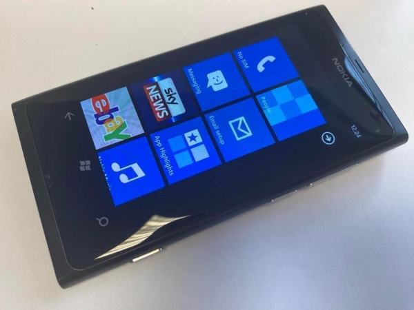 Nokia Lumia 800 – 16 GB – Schwarz (entsperrt) Smartphone Handy