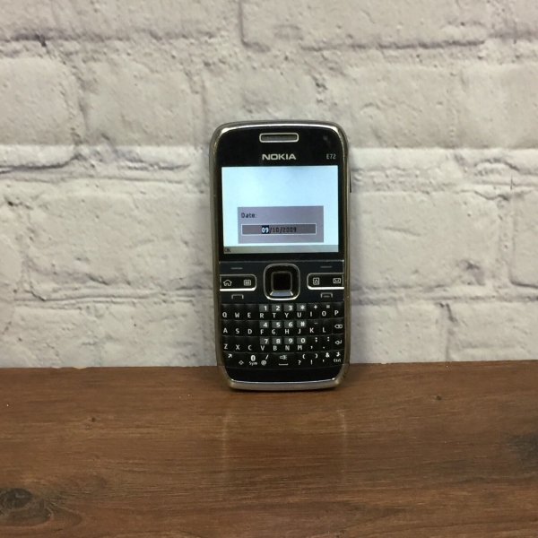 Nokia E72 Classic Retro Classic Handy – Chrom silber – Vodafone – funktioniert