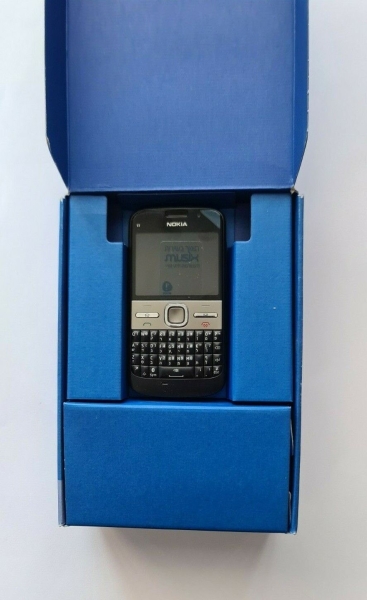 Nokia E5-00 – Carbon Black (Unlocked) Smartphone Neues Original