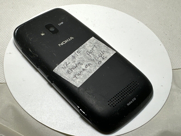Nokia Lumia 610 – Schwarz Smartphone defekt