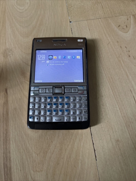 Nokia E61i – silberfarbenes (entsperrt) Smartphone