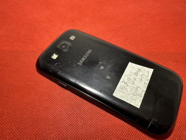 Samsung Galaxy S3 GT-I9300 – Schwarz Smartphone unvollständig defekt