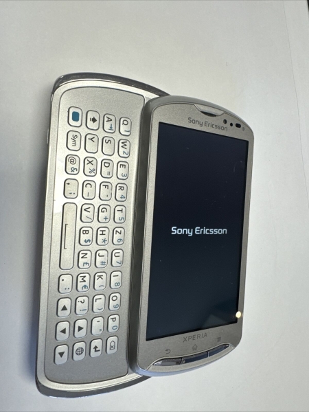 Sony Ericsson  Xperia pro MK16i – Silver (Ohne Simlock) Smartphone