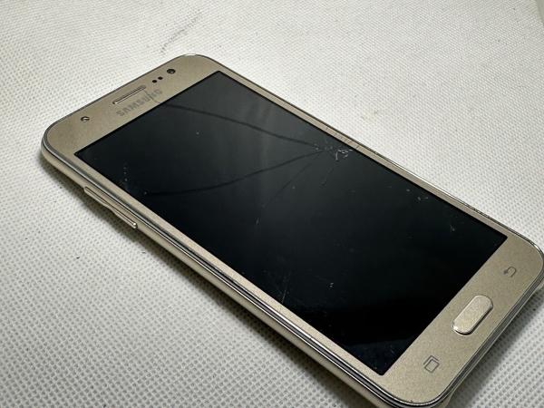 Defekt Samsung Galaxy J5 J500F – Smartphone