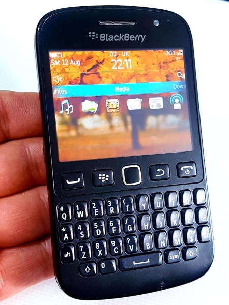 BlackBerry Curve 9720 (02 Network) Smartphone Top Zustand mit Ladegerät
