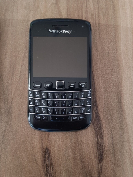BlackBerry  Bold 9790 – 8GB – Black Smartphone + Case, Charger