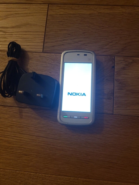 Retro (THREE Network) Nokia 5230 – weiß silber Smartphone