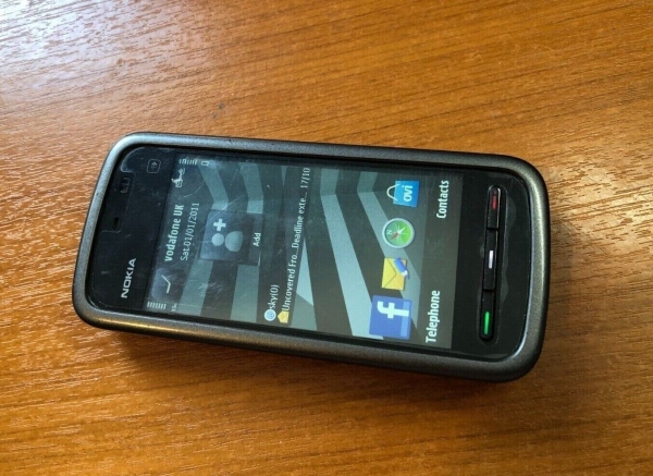 Nokia 5230 Smartphone – grau schwarz rosa – entsperrt – bildschirmgeschützt