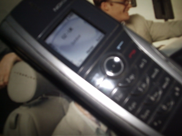 Nokia 9500 Kommunikator, beide Bildschirme beleuchten, kaputtes Scharnier daher für ERSATZTEILE/REPARATUREN VERKAUFT