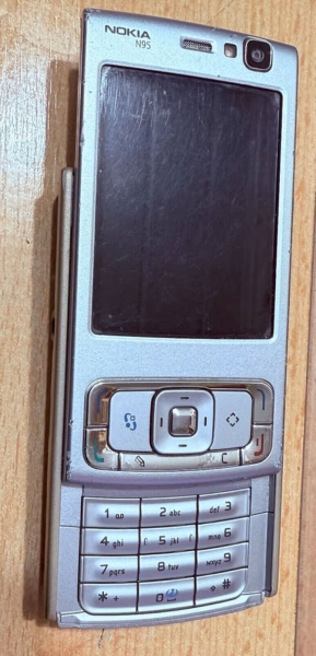 Nokia  N95 – 8GB – Schwarz (Ohne Simlock) Smartphone (inkl. 12 Monate Lizenz…