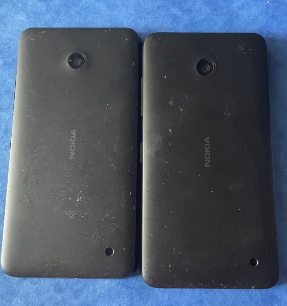 Nokia Lumia 635 schwarz Smartphone – 4,5″ Bildschirm LCD Display 5MP Kamera x2 Posten
