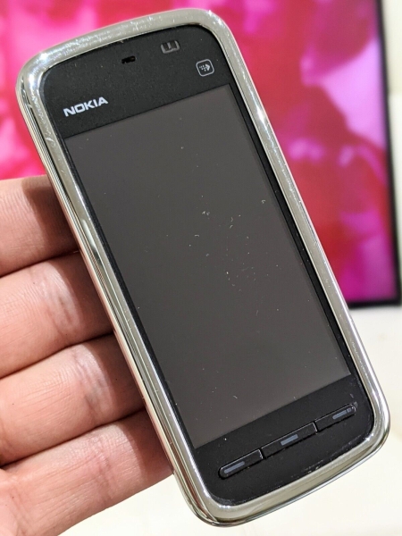 Nokia 5230 (entsperrt) 3G Smartphone makelloser Zustand mit Ladegerät