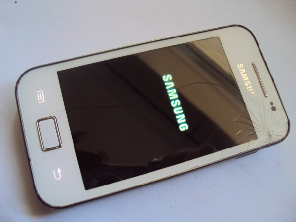 Samsung Galaxy Ace GT-S5830I – Smartphone aus Keramik weiß (entsperrt)