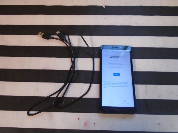 NOKIA C100 SMARTPHONE & LEAD, NUR USA NETZWERK! IDEAL FÜR URLAUBSUMZUG ETC!
