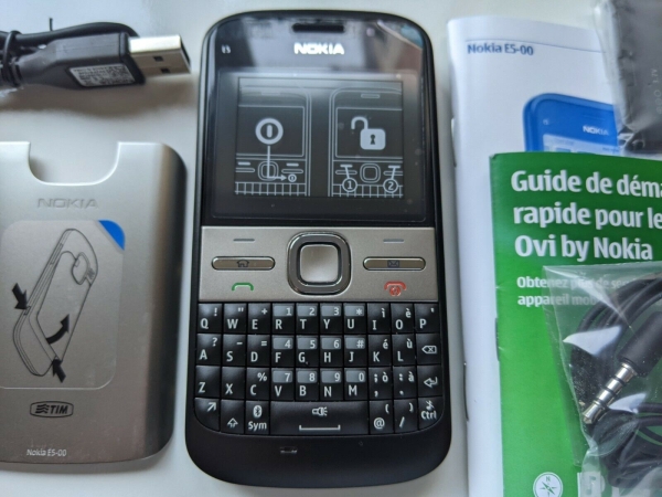 Nokia E5-00 E5 Full QWERTY Tastatur 3G Classic Seniorentelefon Basic Telefon entsperrt