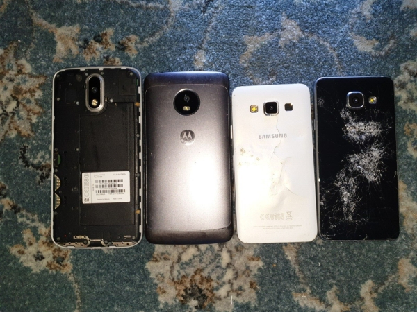 DEFEKT 4X Samsung Motorola Smartphones – AUSVERKAUF, BESCHREIBUNG LESEN AA3375