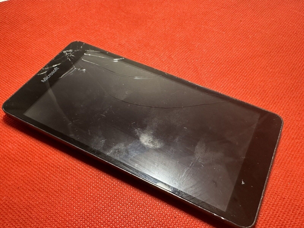 Defekt Nokia LUMIA 535 RM-1089 – Schwarz Smartphone