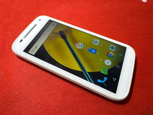 Motorola Moto E 2. Generation – 4GB – Weiß Smartphone (XT1524) Defekt