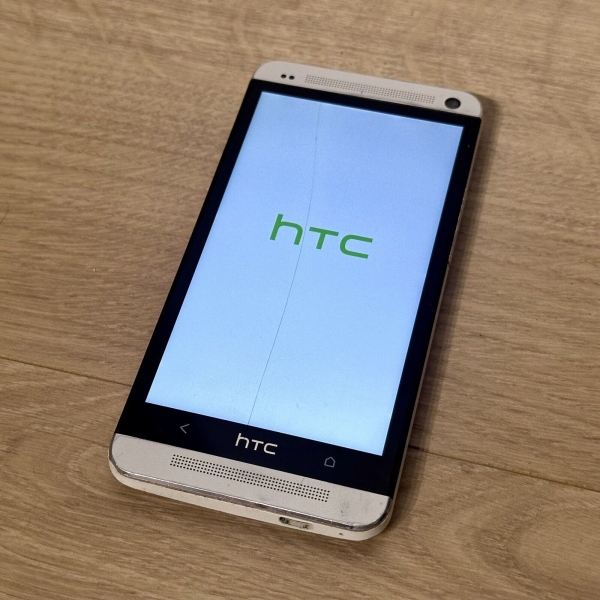 HTC One M7 silber 32GB Touchscreen Android Smartphone – funktionsfähig – PN07100