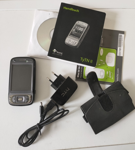 HTC TyTN II – Black Grey Handy, Smartphone + Zubehörpaket (Handbuch, Netzteil..)