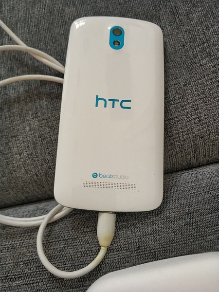HTC  Desire 500 – 4GB – weiß-blau (Ohne Simlock) Smartphone
