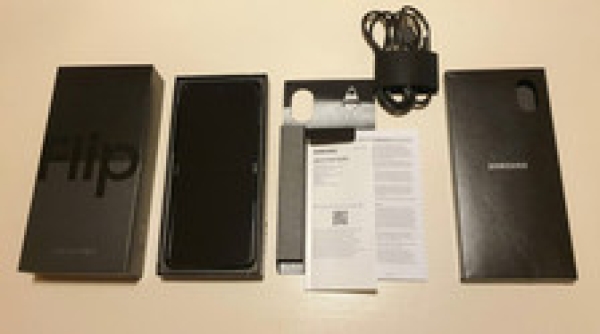 Samsung Galaxy Z Flip 4 SM-F721B 128GB/8GB RAM Dual SIM Graphite Smartphone