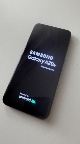 Samsung Galaxy A20e (A202F) Smartphone 32GB schwarz