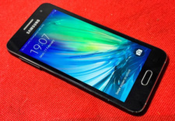 Samsung Galaxy A3 SM-A320FU – 16GB – (entsperrt) Android Smartphone