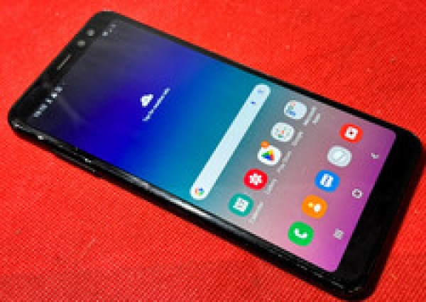Samsung Galaxy A8 2018 32GB SM-A530F entsperrt 4G Android Smartphone Schaden