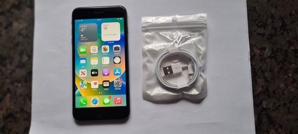 Apple iPhone 8 Plus – 64GB – Space Grau (Entsperrt) A1897 (GSM)