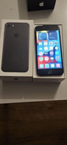 Apple iPhone 7 – 32GB – Schwarz (Entsperrt) A1778 (GSM)