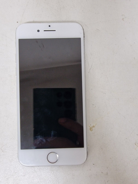 Apple iPhone 7 – 32GB – Silber (Entsperrt) A1778 (GSM)