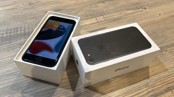 Apple iPhone 7 32GB (Entsperrt Netzwerk) A1778 (GSM) Schwarz Handy Smartphone + Box