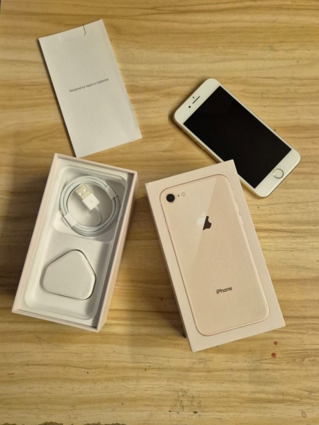Apple iPhone 8 – 64GB – Gold (Entsperrt) A1905 (GSM)