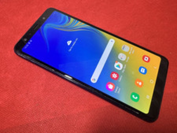 Samsung Galaxy A7 64GB SM-A750FN Smartphone Defekt Schaden