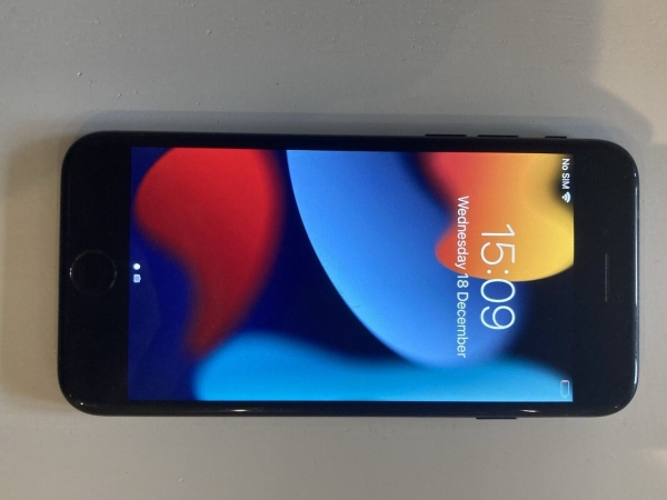iPhone 7 (OG Spiele) iOS 15.8.3 (32GB) schwarz (entsperrt)
