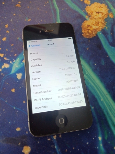 Apple iPhone 4 – 8GB – Schwarz (Three) A1332 (GSM)