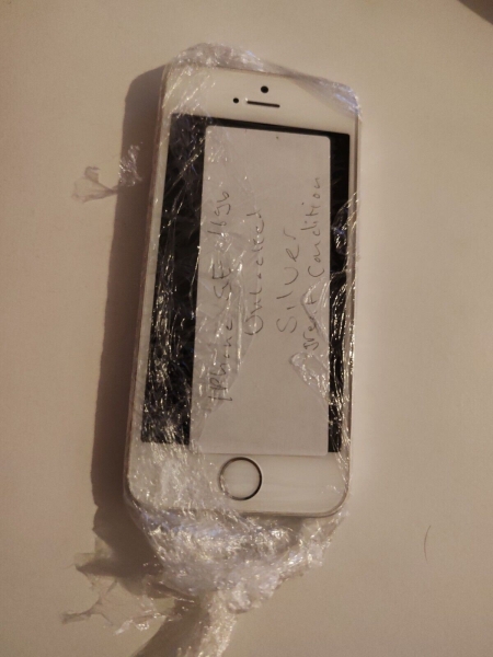 Apple iPhone SE – 16GB – Silber (Entsperrt) A1723
