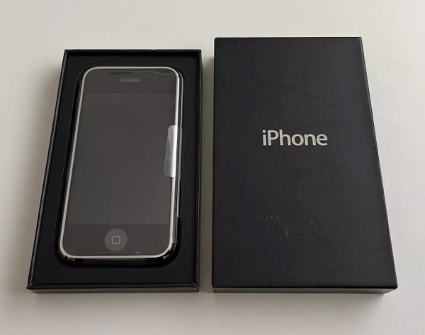 Old Stock Apple iPhone 2g 8gb 1. Generation – Sammlerstück – selten 2007